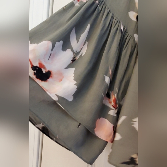 White House Black Market Off Shoulder Sage Floral Long Sleeve Peasant Top Size M - Picture 3 of 9